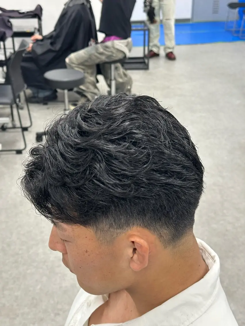 ショート スパイキー/ロン毛/ フェザー/トムのヘアスタイル