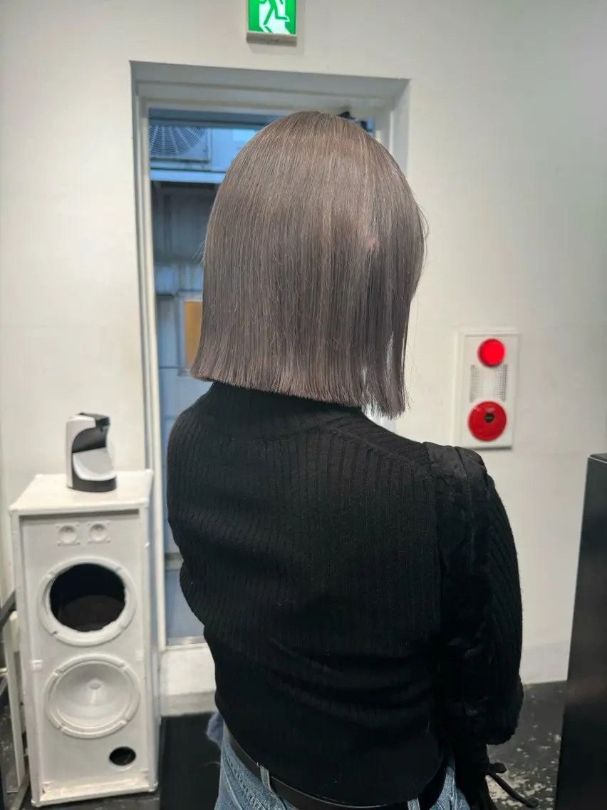 ミディアム カラー ヘアアレンジ ブリーチ シルバー カット ヘアカラー トリートメント 艶ハイトーン/ヘア アレンジAYAKAのヘアスタイル