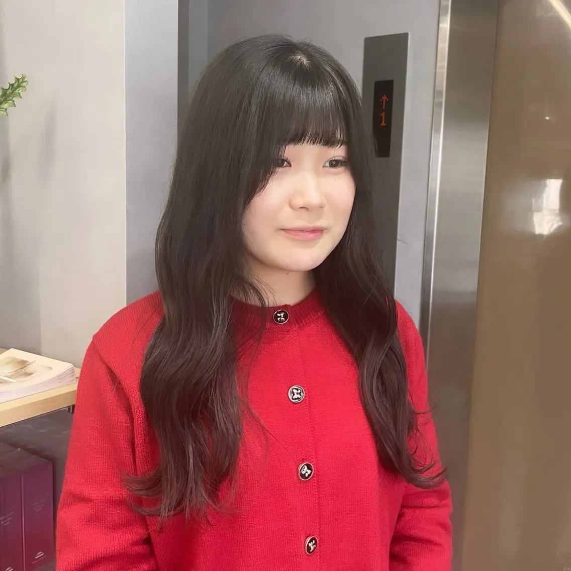 ロング カラー ブリーチ グレージュ アイスグレージュ ヘアカラー Rui/透明感カラー 暖色/レイヤーカットのヘアスタイル