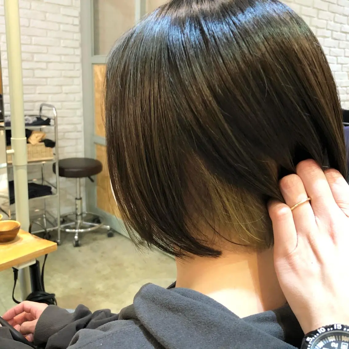 ショート カラー インナーカラー ボブ 江里 太介のヘアスタイル