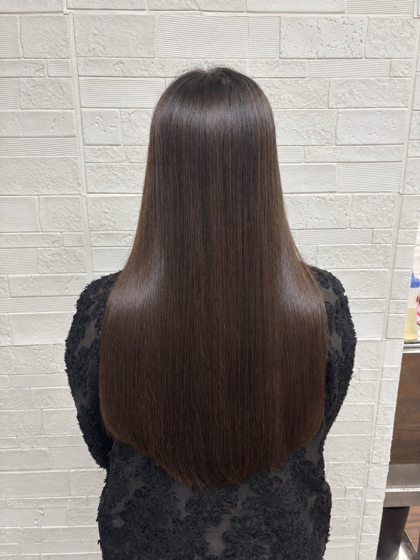 ロング カット 岡崎 美紀のヘアスタイル