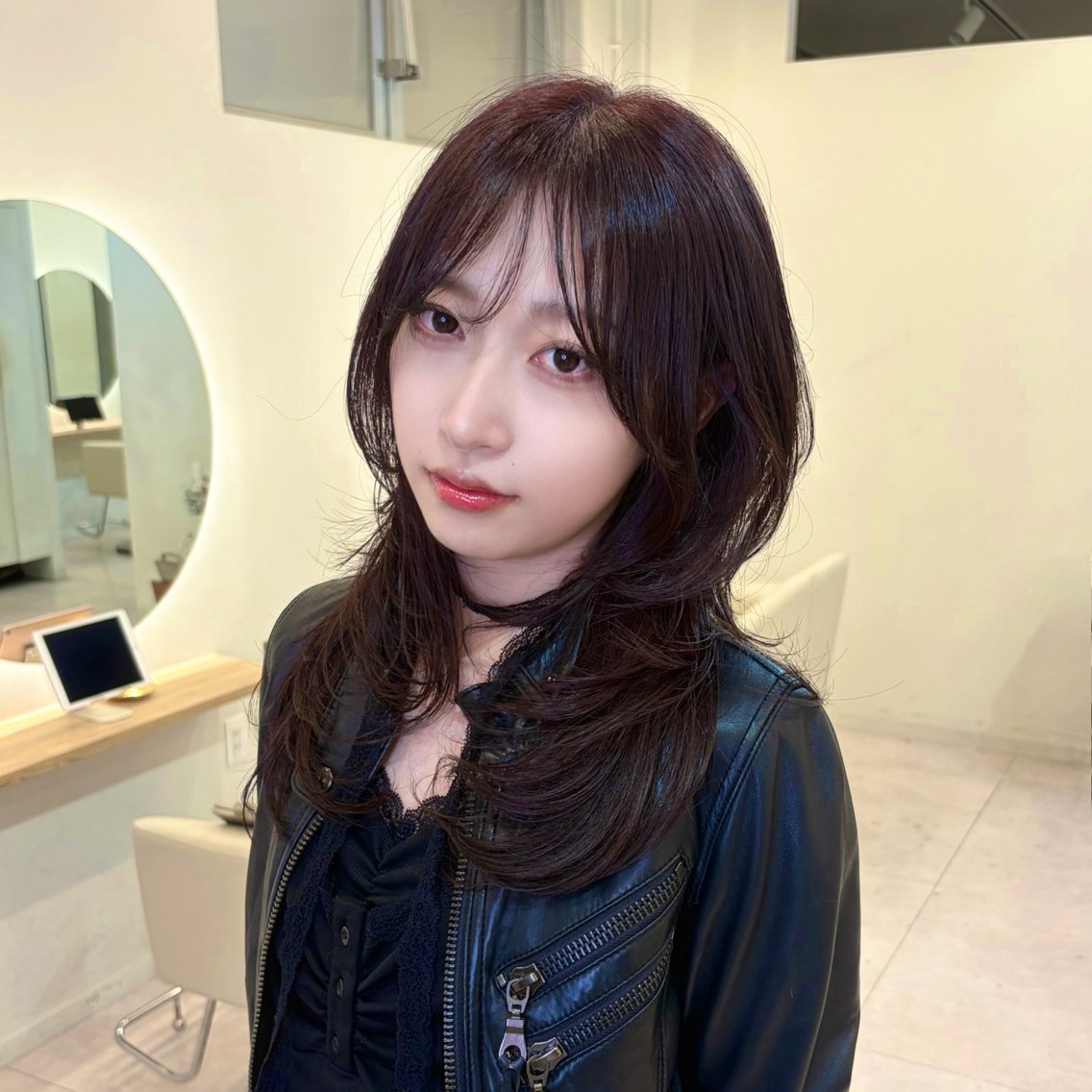 セミロング カラー nagisa 🎀 ハイトーン 髪質改善のヘアスタイル