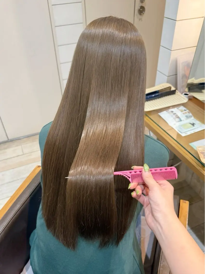 ロング カラー ブリーチ 透明感カラー カット トリートメント CHIHIRO🧸 ピンクベージュ🩰のヘアスタイル