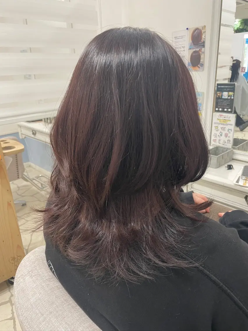 セミロング カラー やない ともみのヘアスタイル