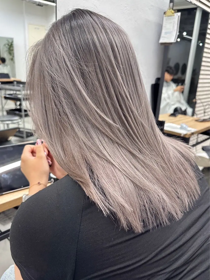 ミディアム カラー トリートメント カット ヘアカラー トリートメント ヘアセット RYOSUKE ハイトーンのヘアスタイル