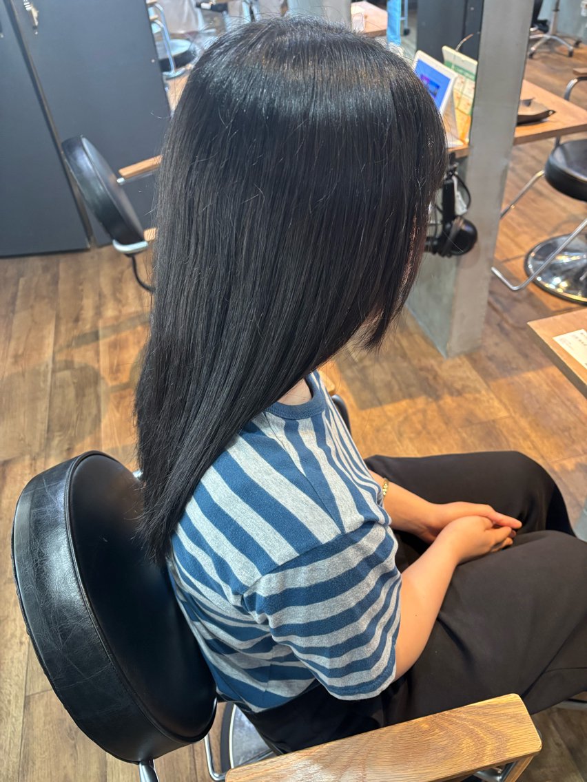 ロング ヘアカラー 上田 瑠海音のヘアスタイル
