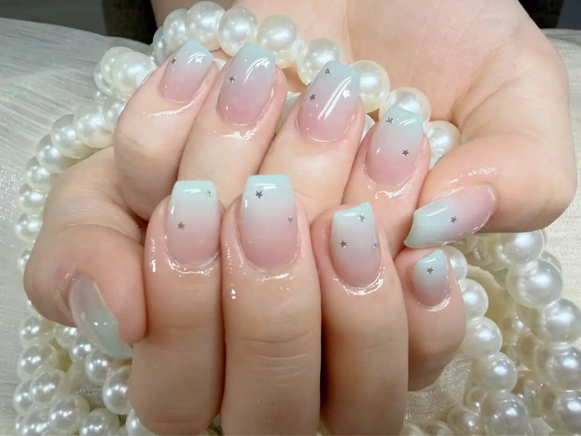 ネイル オーロラネイル 長さ出し フレンチネイル ガーリー キラキラネイル RIn 🎀のネイルデザイン