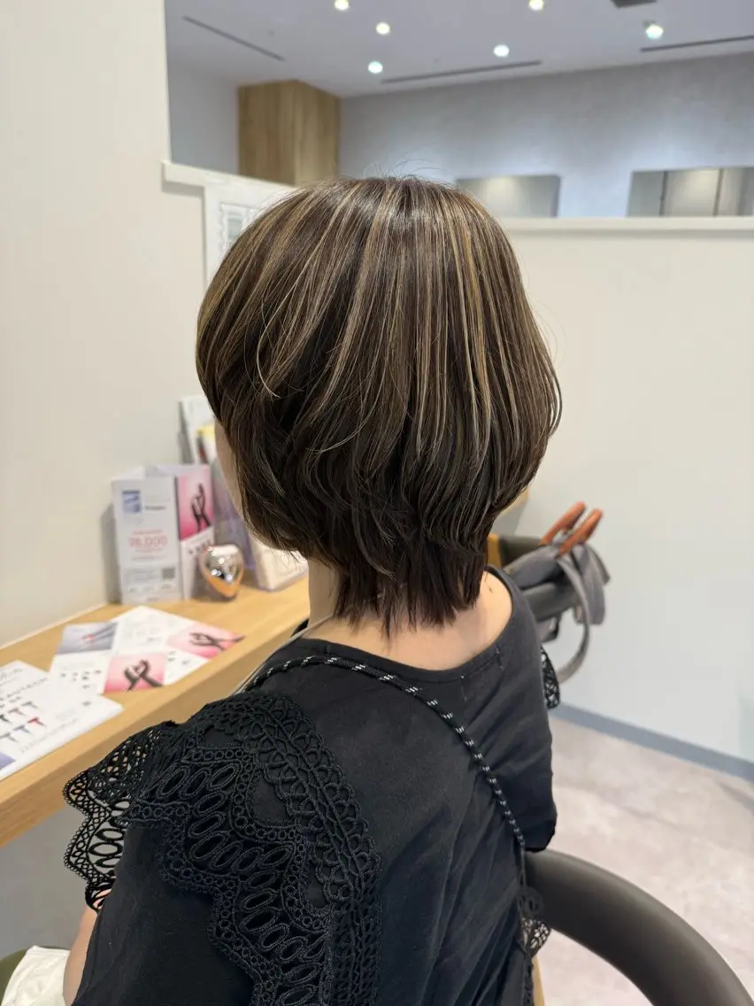 ショート カラー 透明感カラー グレージュ ハイライトカラー ハイライト カット ヘアカラー トリートメント 長谷川 紗羅のヘアスタイル