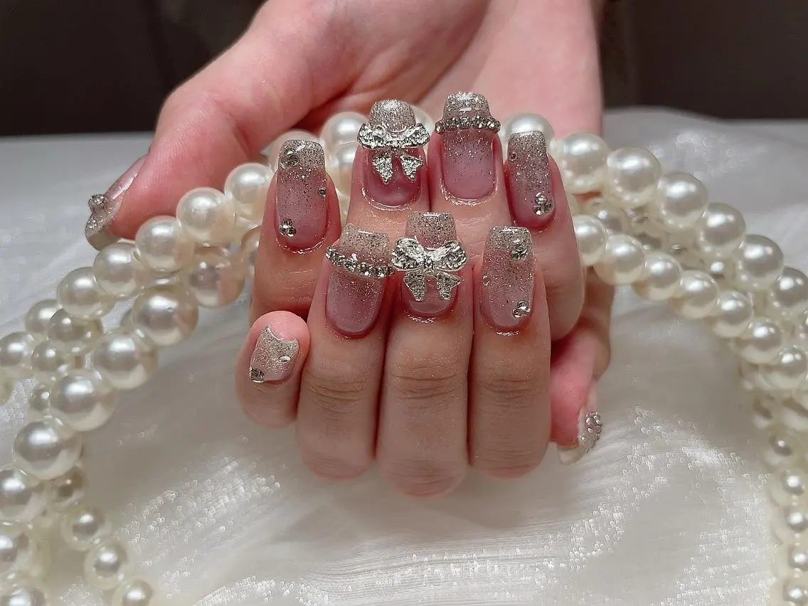 ネイル キラキラネイル ハンドネイル ハンドケア Lucky nail salonのネイルデザイン