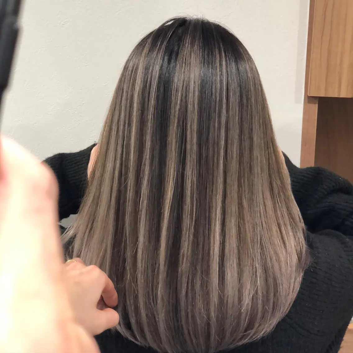カラー ハイライトカラー 髪質改善 レイヤーカット 早崎太生のヘアスタイル