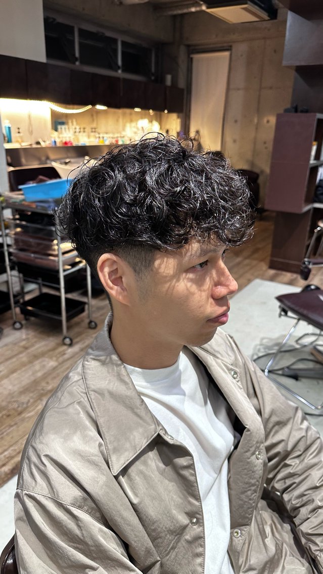 パーマ メンズ スペインカール カット パーマ fifth原宿 宮部蓮のヘアスタイル