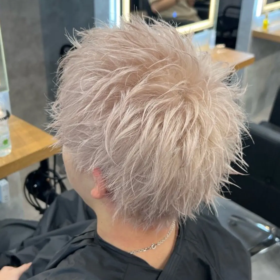 ショート カラー メンズ スパイキーショート ブロンド ホワイトブロンド ショートヘア カット ヘアカラー メンズウルフ特化🐺 🔥長山耕大🔥のヘアスタイル