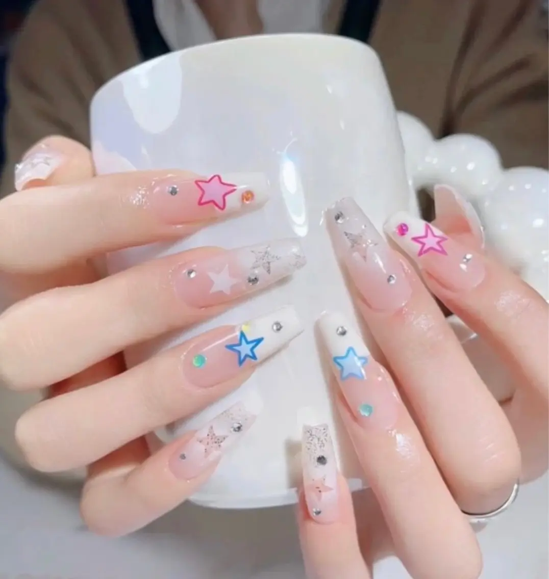 🌺🌺🌺🌺チップ長さだし💅ワンカラー+🌼🌼 🌼シルのせ放題👏👏👏👏オフ無料の写真