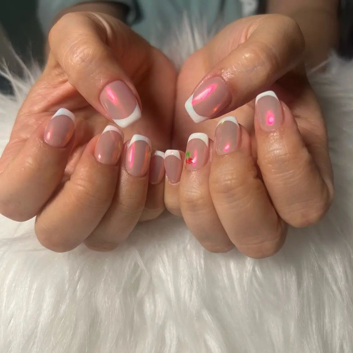 ネイル オーロラネイル フレンチネイル ハンドネイル haac nailsのネイルデザイン