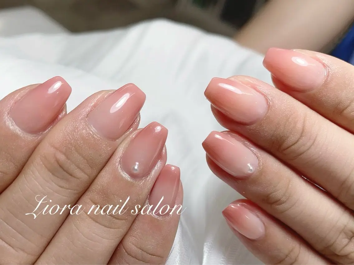 ネイル フレンチネイル ジェルネイル ガーリー グラデーション キラキラネイル JUN Lioraネイルのネイルデザイン