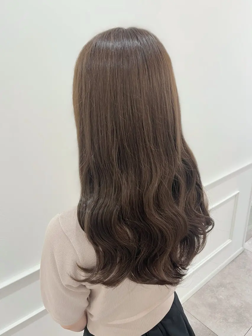 カラー ベージュカラー オリーブベージュ 西澤 愉来のヘアスタイル