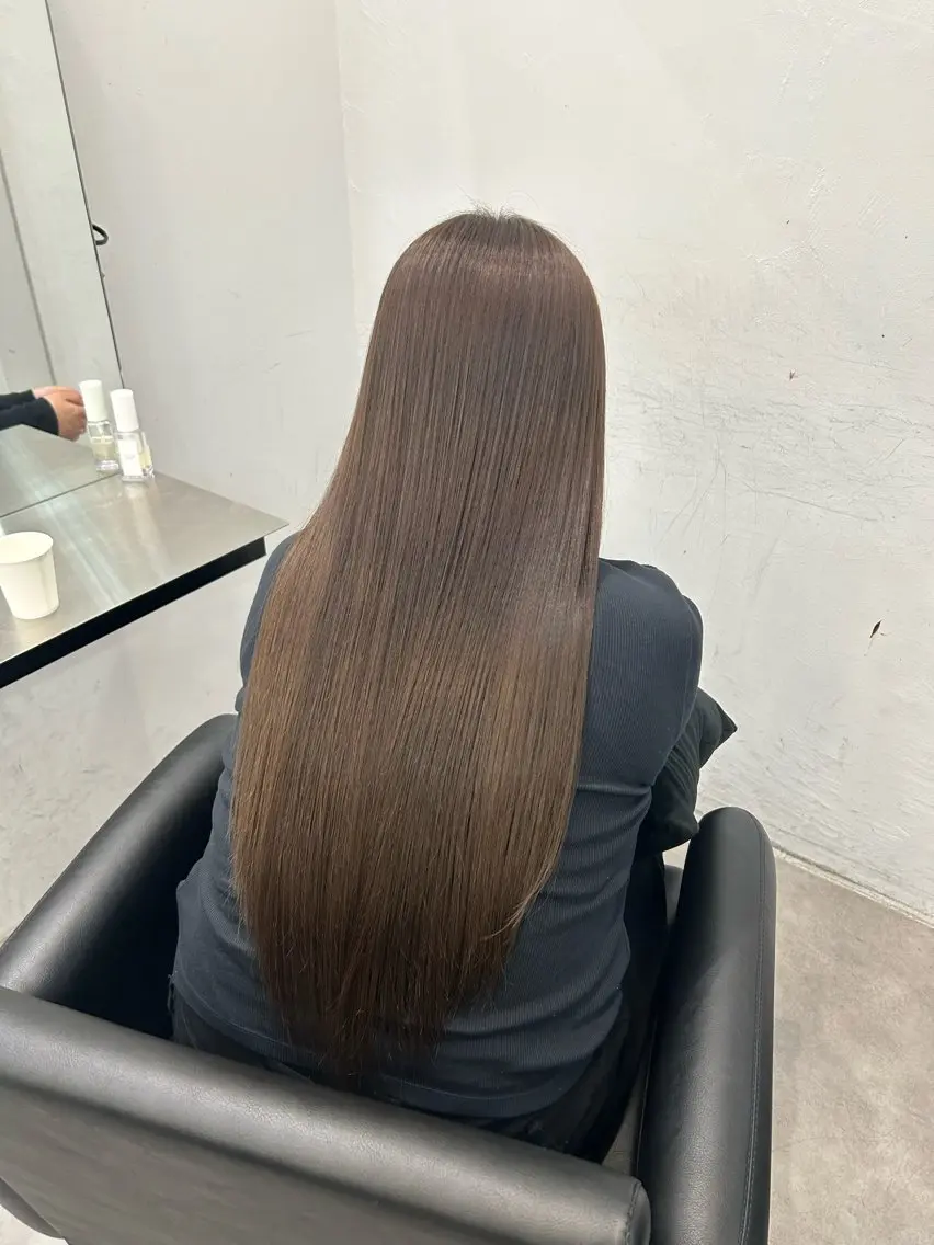 ロング カラー 透明感カラー グレージュ オリーブグレージュ オリーブグレー ヘアカラー トリートメント Core　山下 このはのヘアスタイル