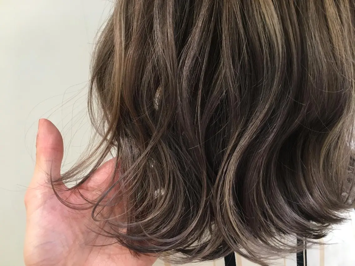 ミディアム カラー アディクシーカラー イルミナカラー ハイトーンブリーチ 土坂 由志【京都】のヘアスタイル