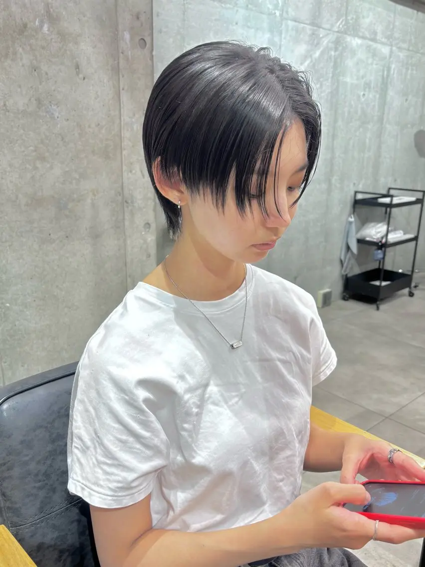 ショート カラー ハンサムショート ショートヘア カット 井上 唯のヘアスタイル