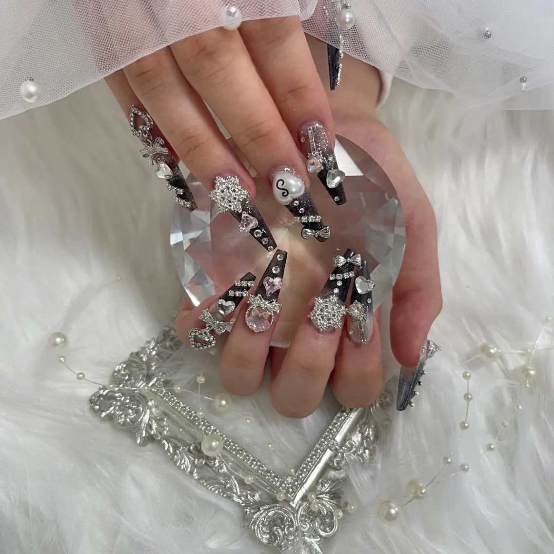 ネイル グラデーション キラキラネイル ワンカラーネイル 冬ネイル Jenn Nail Salonのネイルデザイン