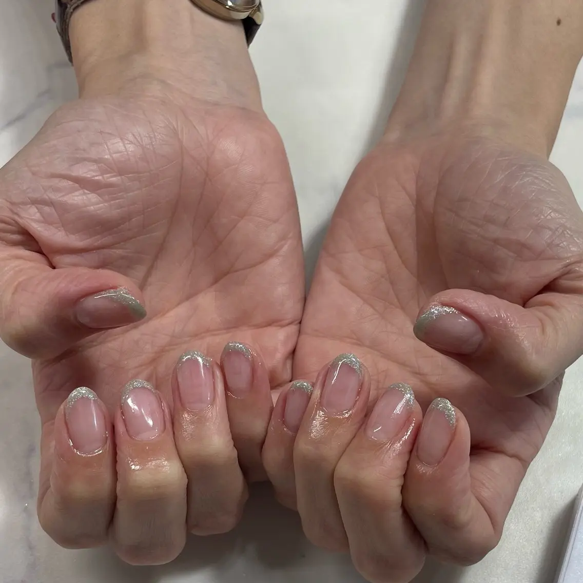 ネイル フレンチネイル ラメ(グリッター) シルバー ハンドネイル 心愛 Knailのネイルデザイン