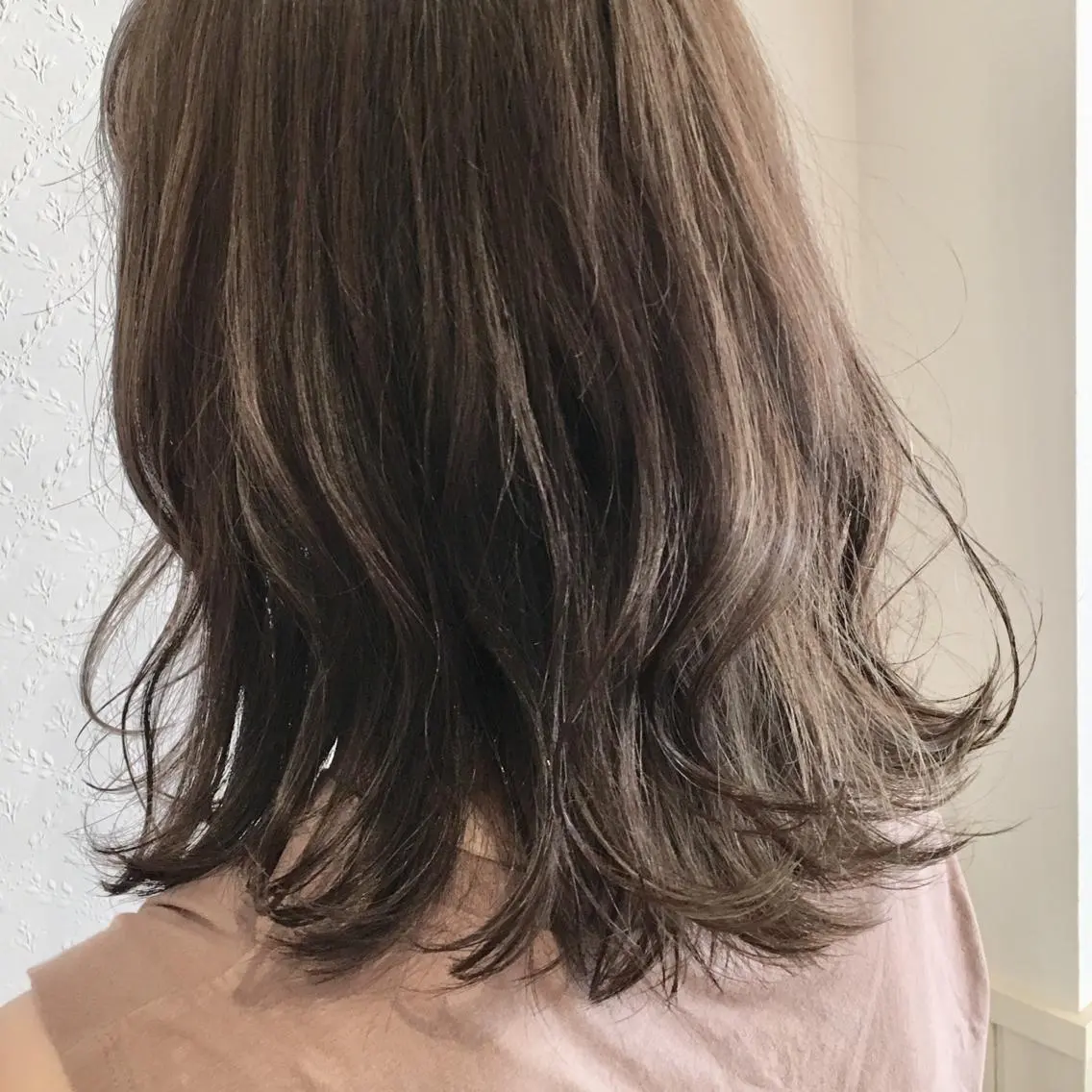 セミロング カラー ヘアカラー 宮内 真乃のヘアスタイル