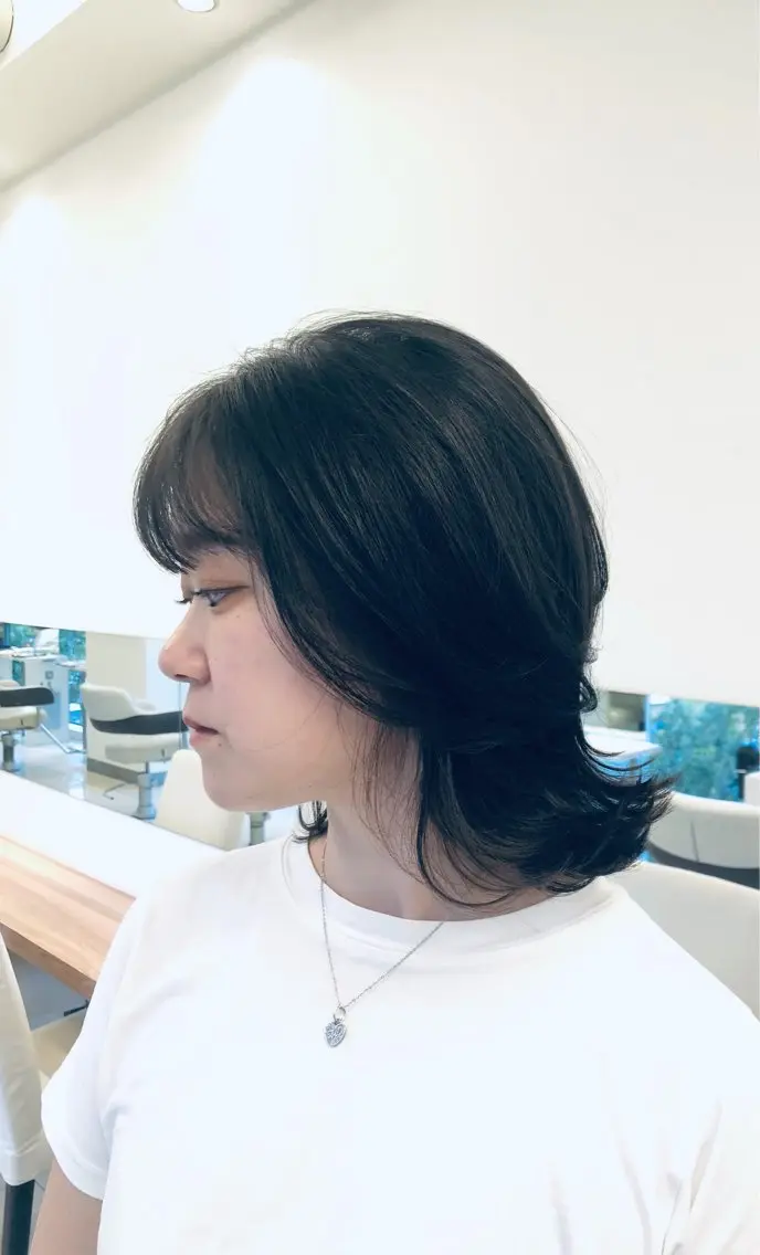 ミディアム くびれヘア 顔周りカット レイヤーカット 外ハネヘア カット 横山 みかのヘアスタイル