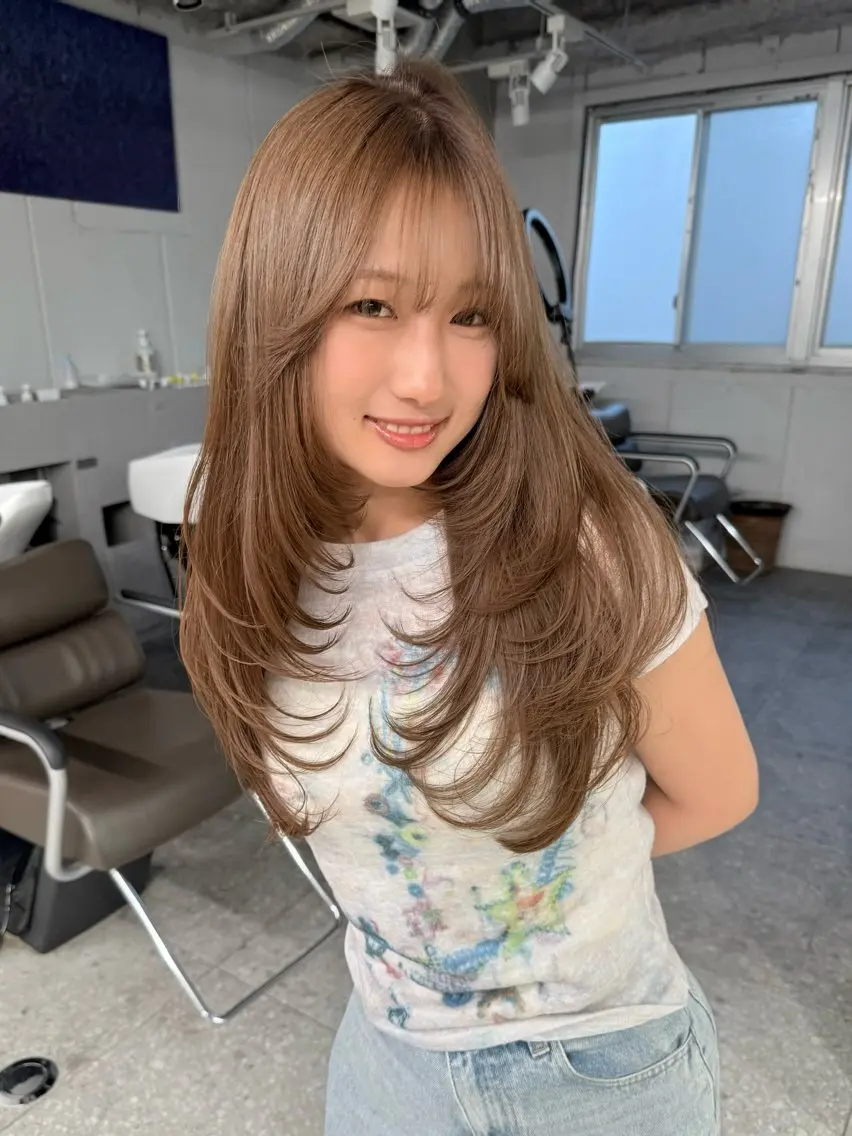 ロング カット ヘアカラー fev Yumaのヘアスタイル