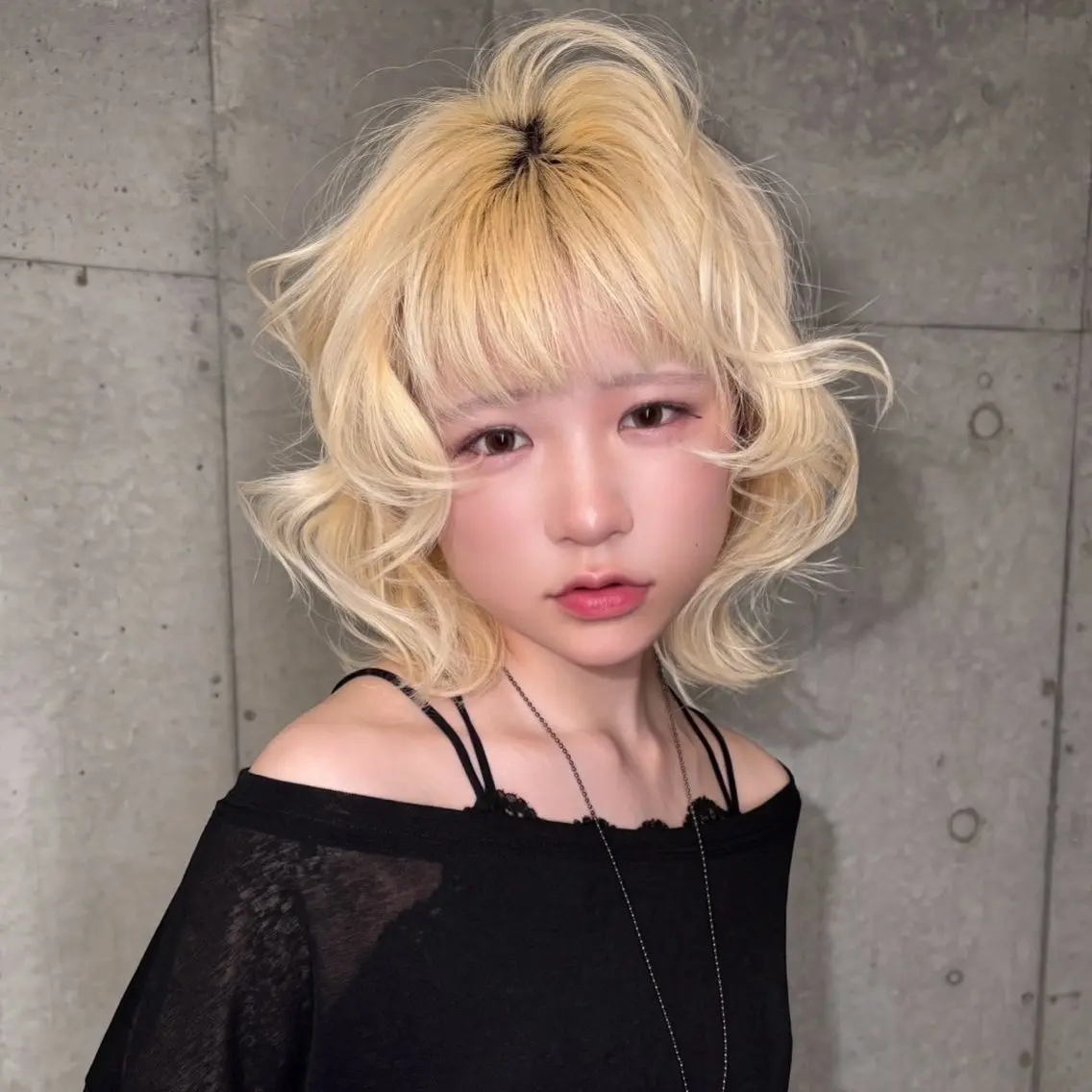 ショート ボブ ヘアカラー YUI/ ハイトーン デザインカラーのヘアスタイル