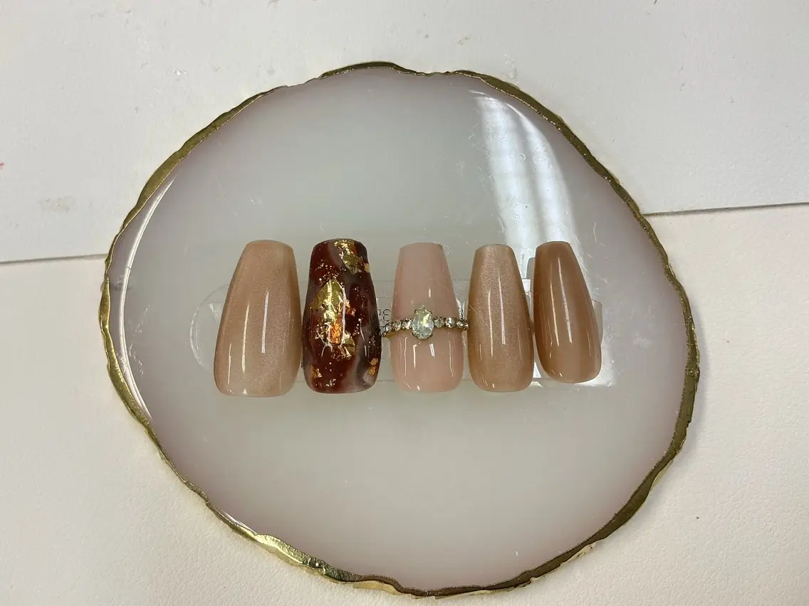ネイル アートネイル ドット フレンチネイル ガラスフレンチ キラキラネイル フットネイル Queeens nailのネイルデザイン