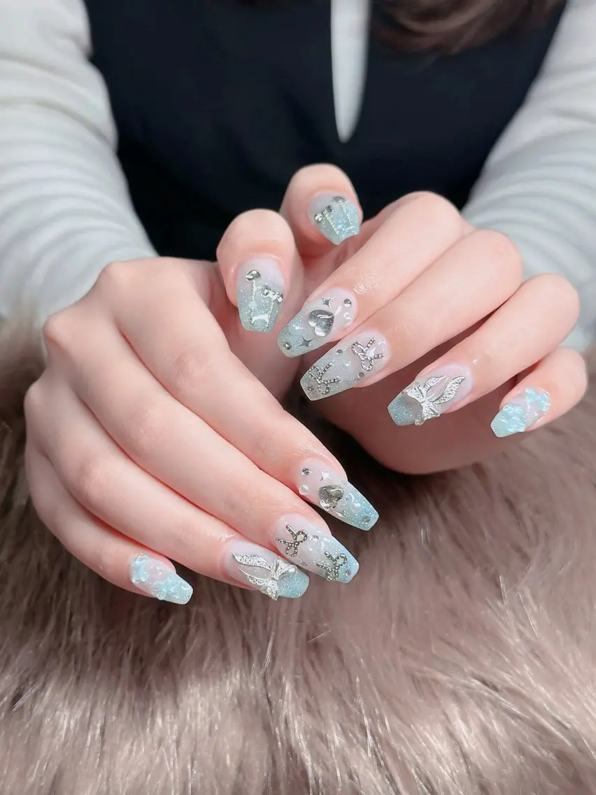 ネイル オーロラネイル フレンチネイル ジェルネイル ハロウィン キラキラネイル H.baby Nail Salonのネイルデザイン