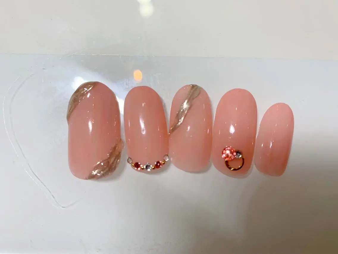 ネイル ミラーネイル ニュアンスネイル Nail salon Dejavu 🌿のネイルデザイン