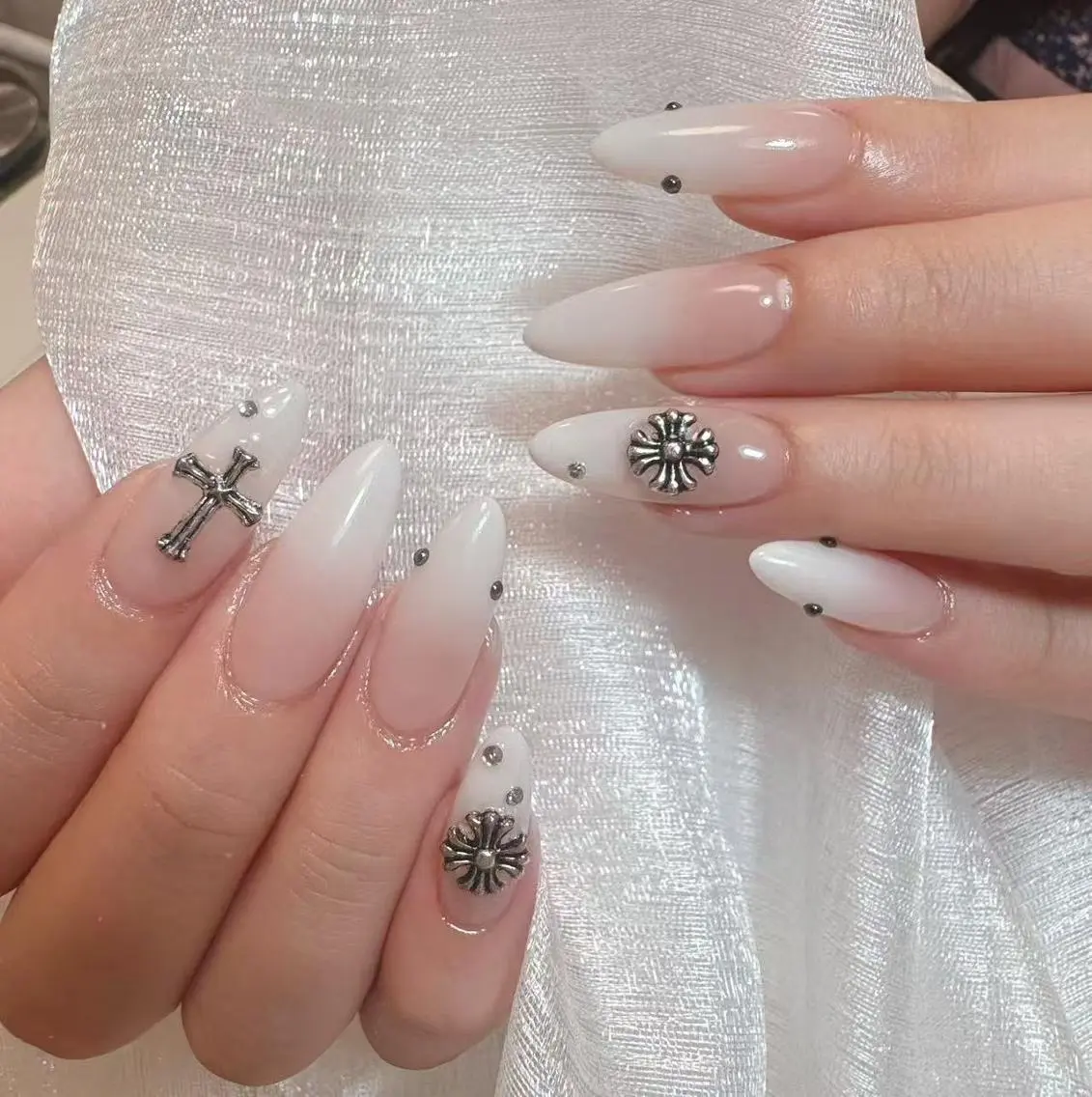 ネイル 長さ出し フレンチネイル 韓国ネイル マグネットネイル 持ち込み ハンドネイル ハンドケア The Nail& EyeLashのネイルデザイン
