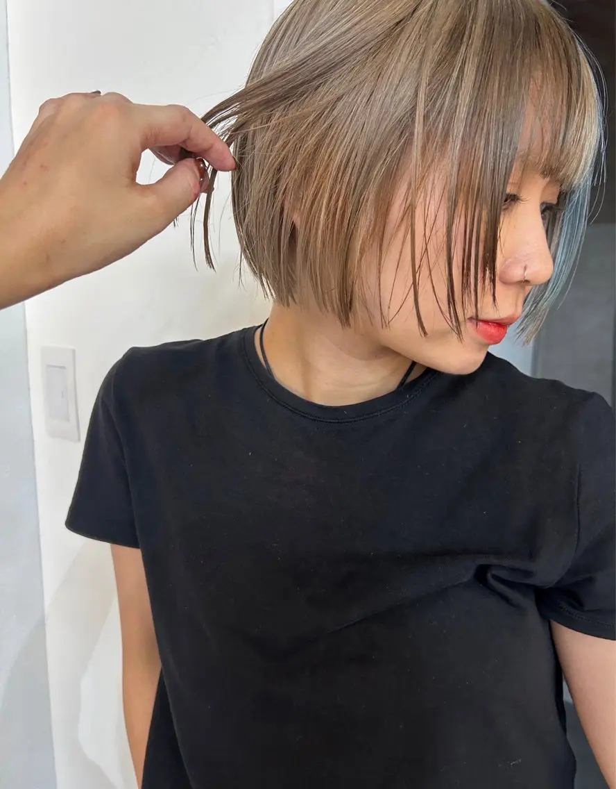 ショート ボブ レイヤーカット/ 透明感カラーmikuのヘアスタイル