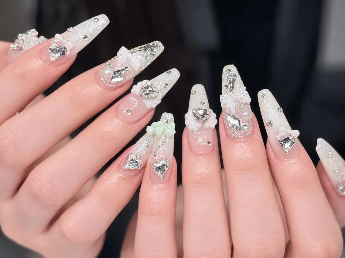 ネイル 長さ出し ロングネイル 持ち込み シルバー ネイルチップ NAILS168 池袋西口駅前店のネイルデザイン