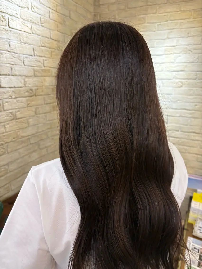 ロング 河上 麻衣/白髪ぼかしのヘアスタイル