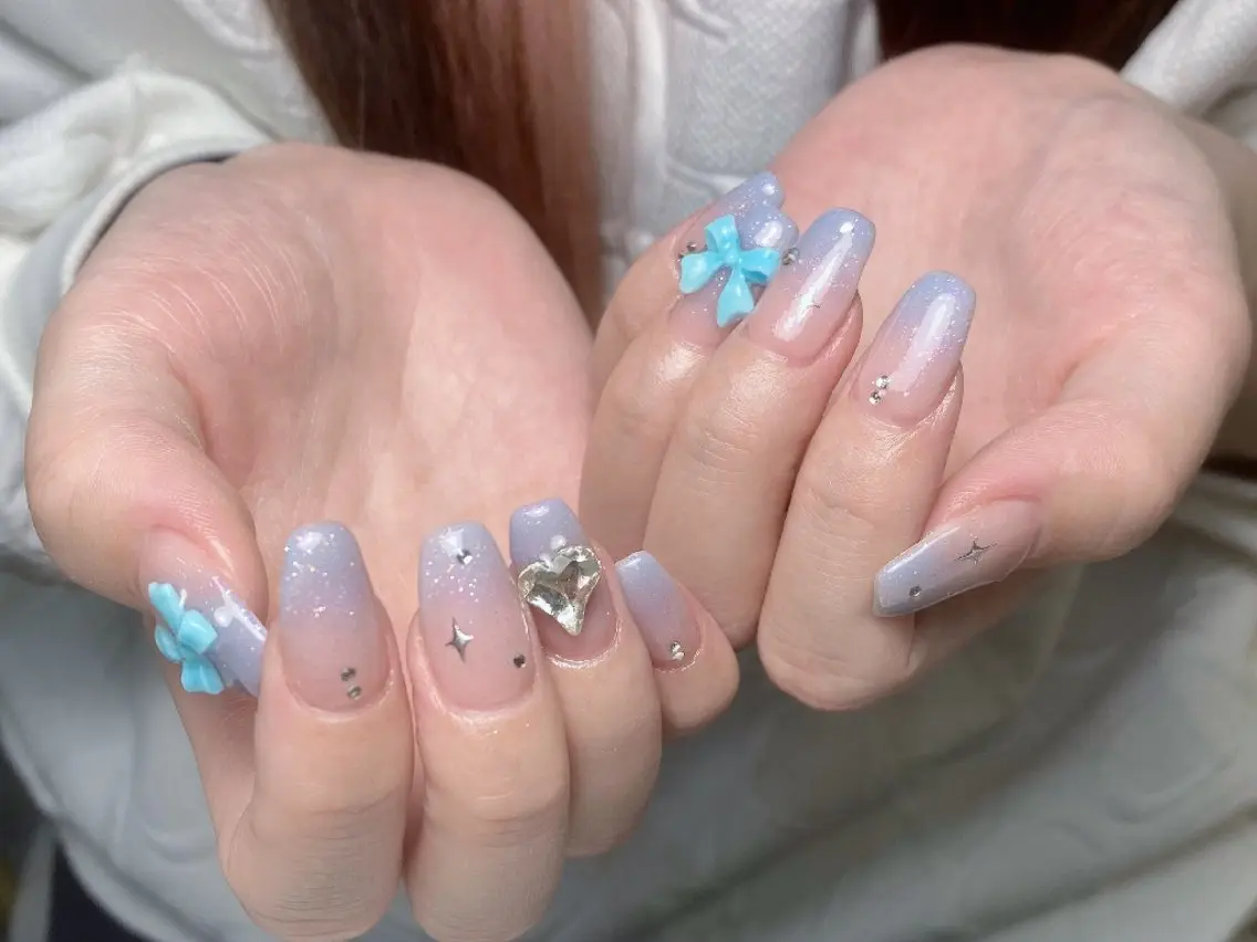 ネイル チークネイル フレンチネイル ジェルネイル ガラスフレンチ キラキラネイル ハンドネイル UM Nail Salonのネイルデザイン
