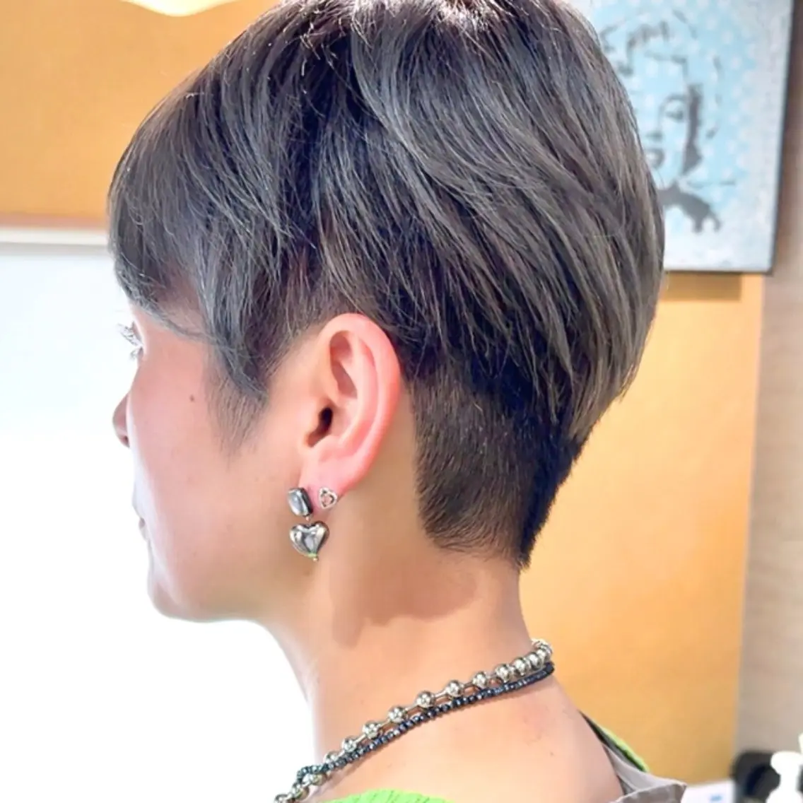 ショート カラー ハンサムショート ブリーチ ショートヘア Unique ユニークのヘアスタイル