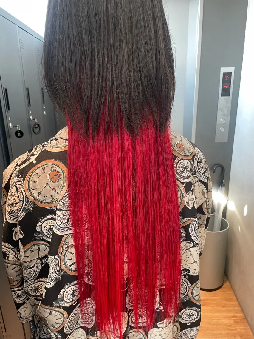 セミロング カラー ヘアカラー インナーカラー 推し ブリーチ 髪質改善のヘアスタイル