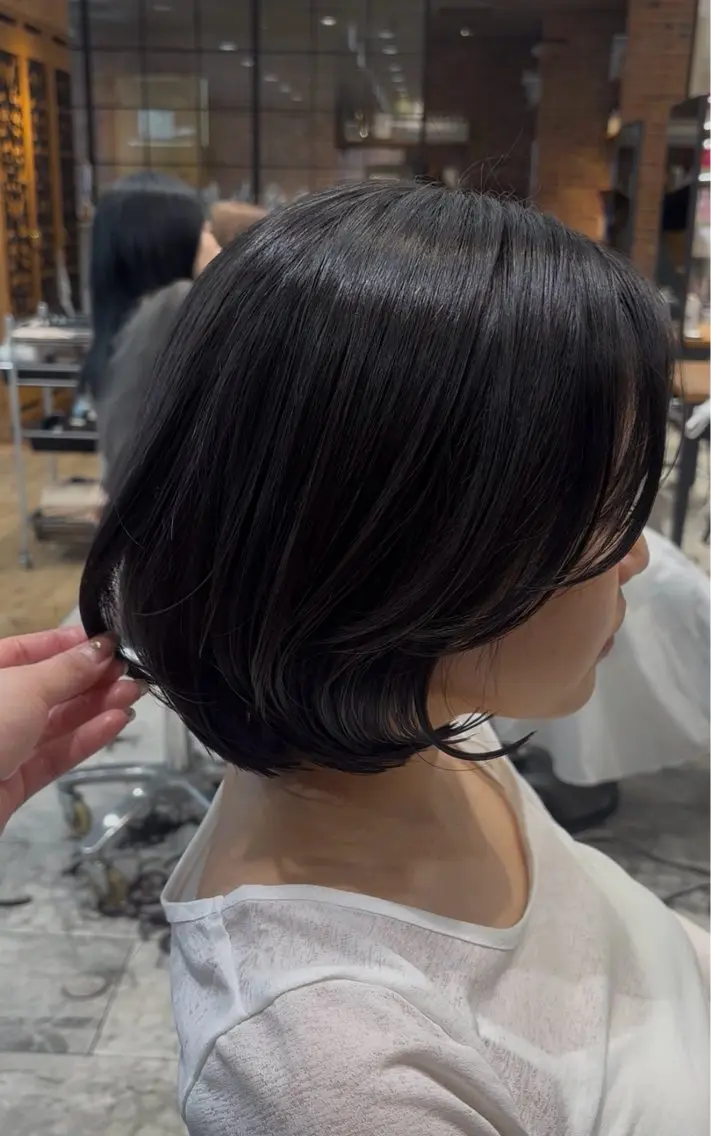 ショート ボブレイヤー ボブ レイヤーカット 鈴木 彩莉のヘアスタイル