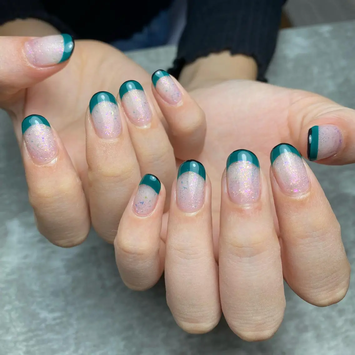 ネイル フレンチネイル グリーン ラメ(グリッター) シンプルネイル ハンドネイル yuki nail...のネイルデザイン