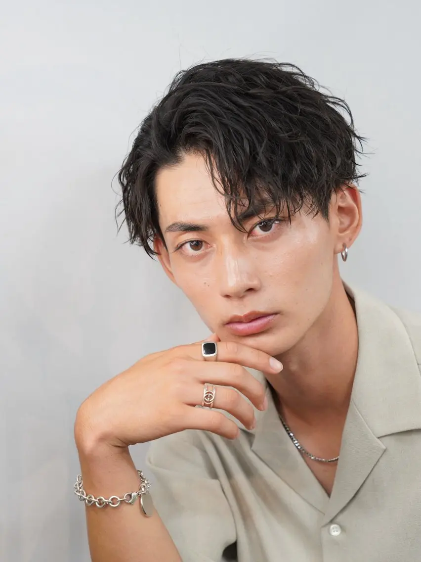 ショート パーマ メンズ センターパート コンマヘア フェードカット カルマパーマ マッシュ ✨ショートカット 無料hiro✨のヘアスタイル