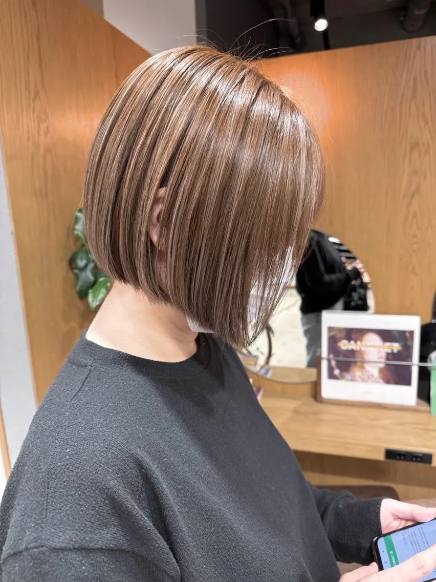 ナチュラルハイライトカラー(ケアブリーチ込)の写真