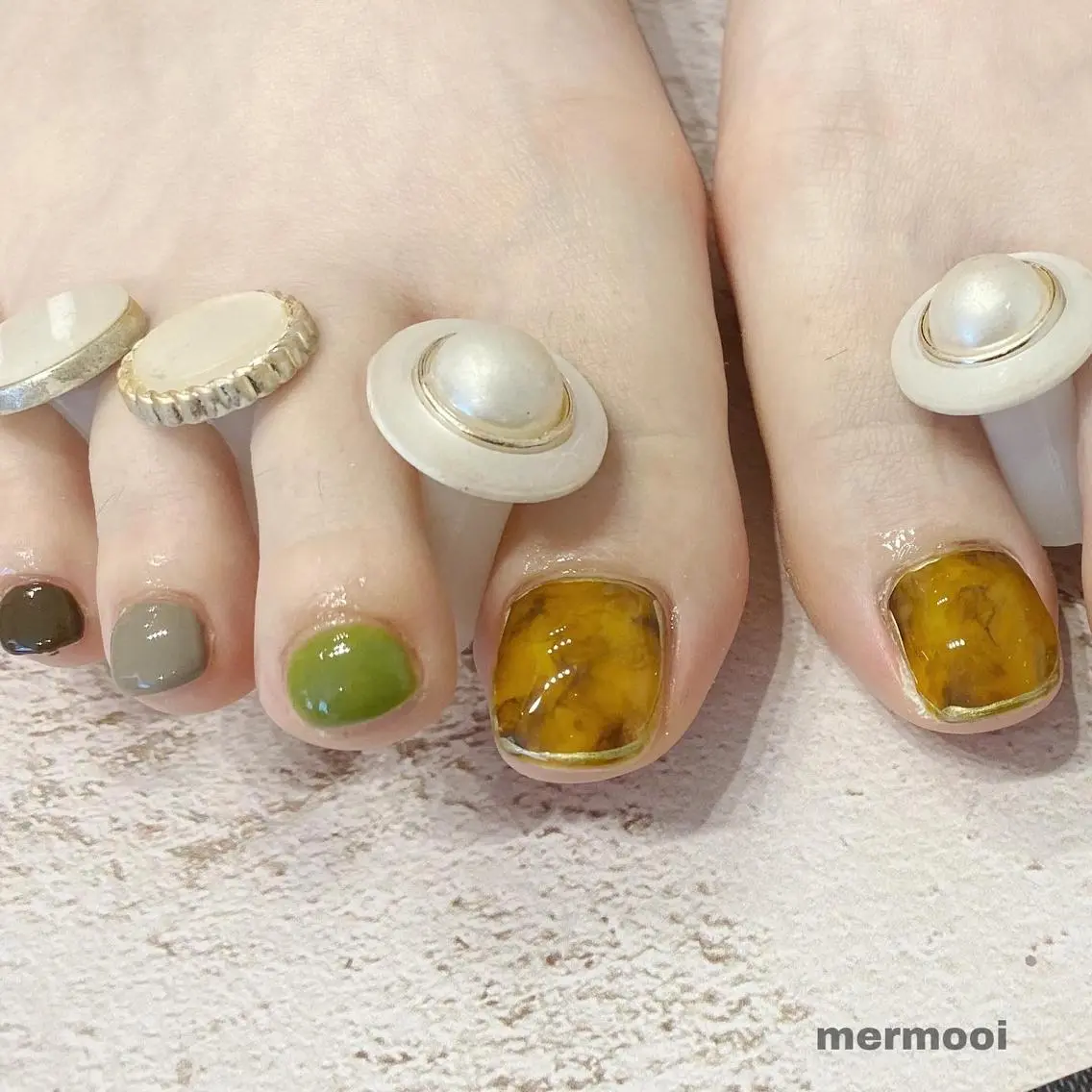 ネイル べっ甲ネイル フットネイル 韓国ネイル ワンホンネイル melumooi nailのネイルデザイン