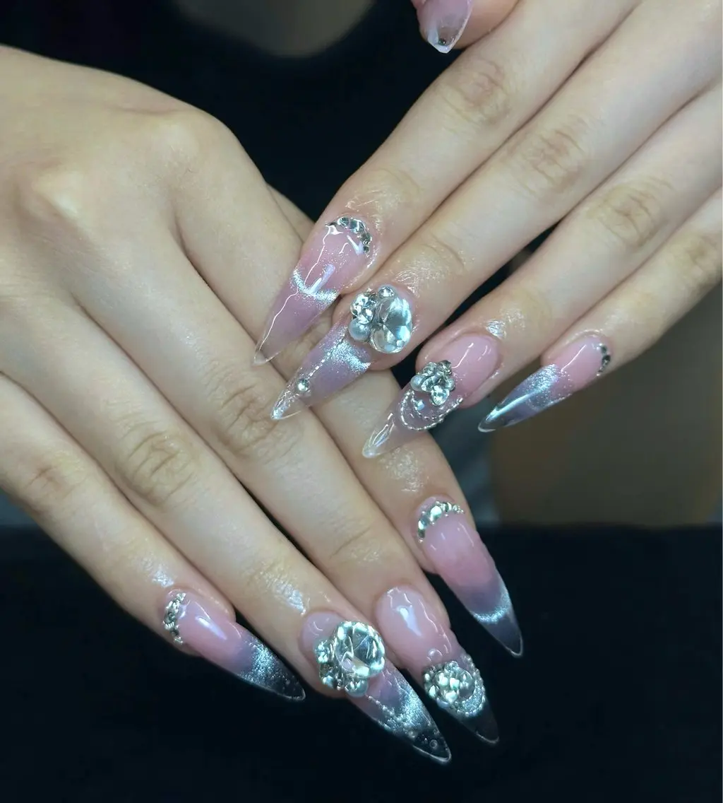 ネイル アートネイル キラキラネイル ロングネイル ピンク シルバー Iconic Nailのネイルデザイン