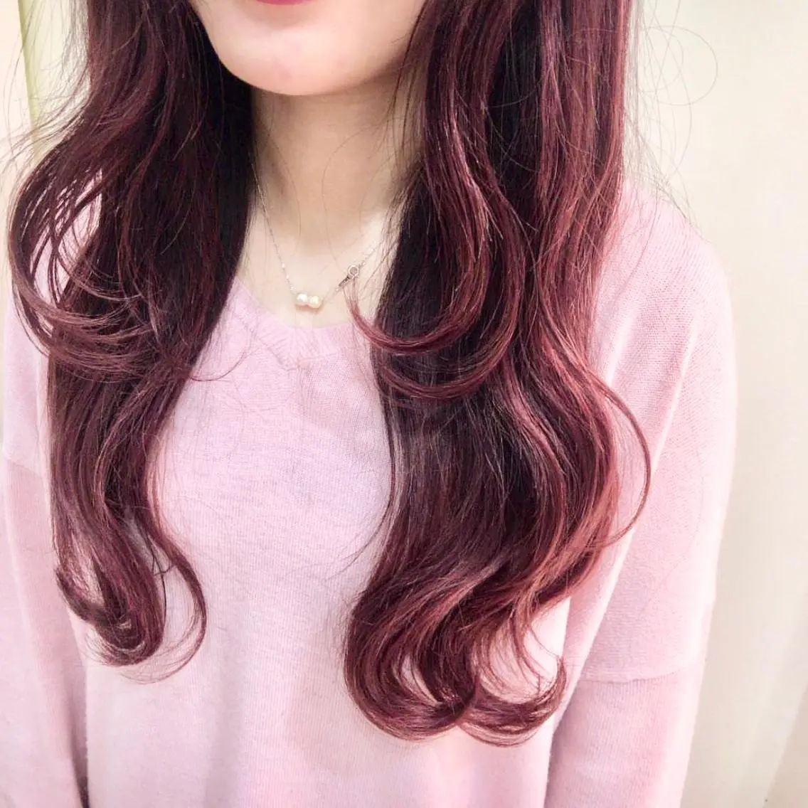 ロング カラー ブリーチ カシス ブリーチなしカラー ピンクカラー カット ヘアカラー 山田 里美のヘアスタイル