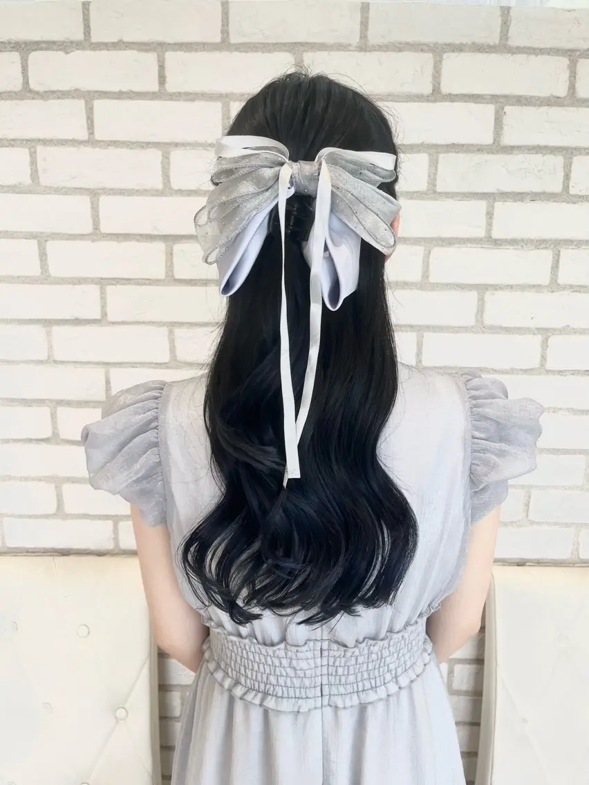 ロング カラー ヘアアレンジ 黒髪 ブリーチ ブルーカラー ブルーブラック グラデーションカラー ツヤ髪カラー💎 佐藤あきのヘアスタイル