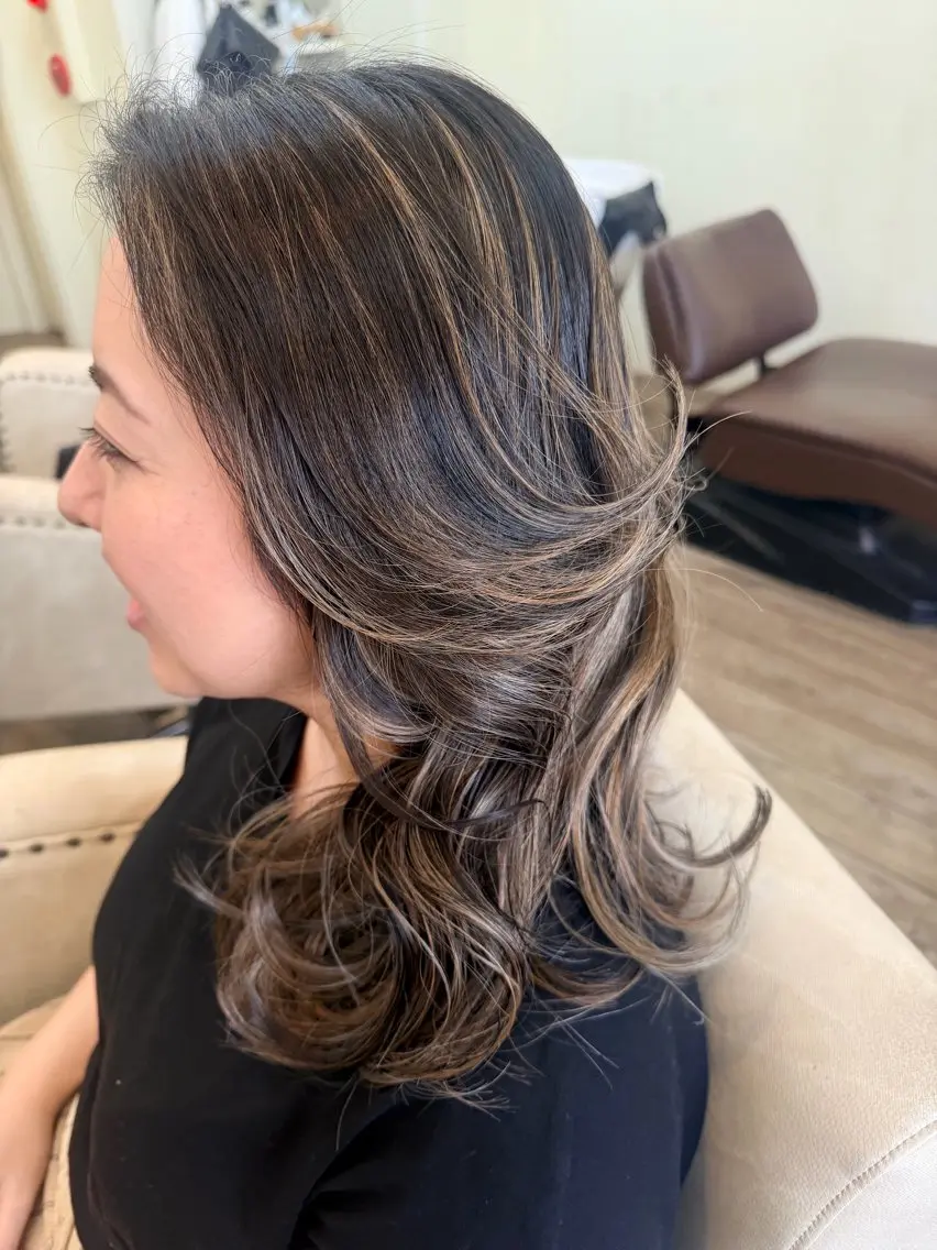 セミロング カラー カット ヘアカラー トリートメント 鶴見 和美のヘアスタイル