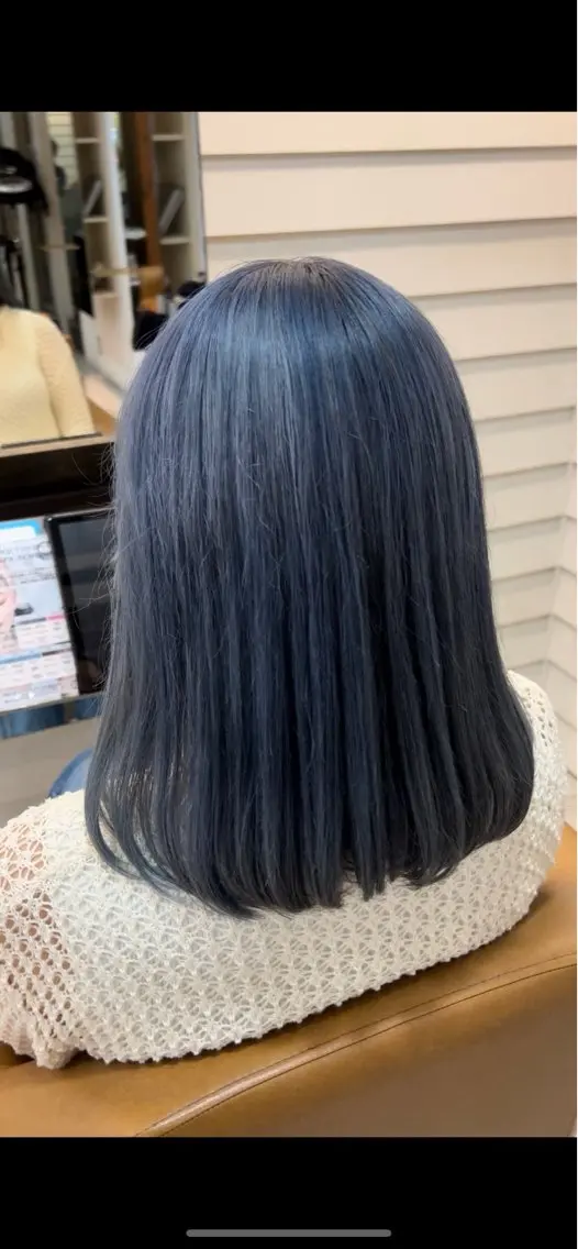 セミロング カラー ヘアカラー 伊藤 鈴葉のヘアスタイル