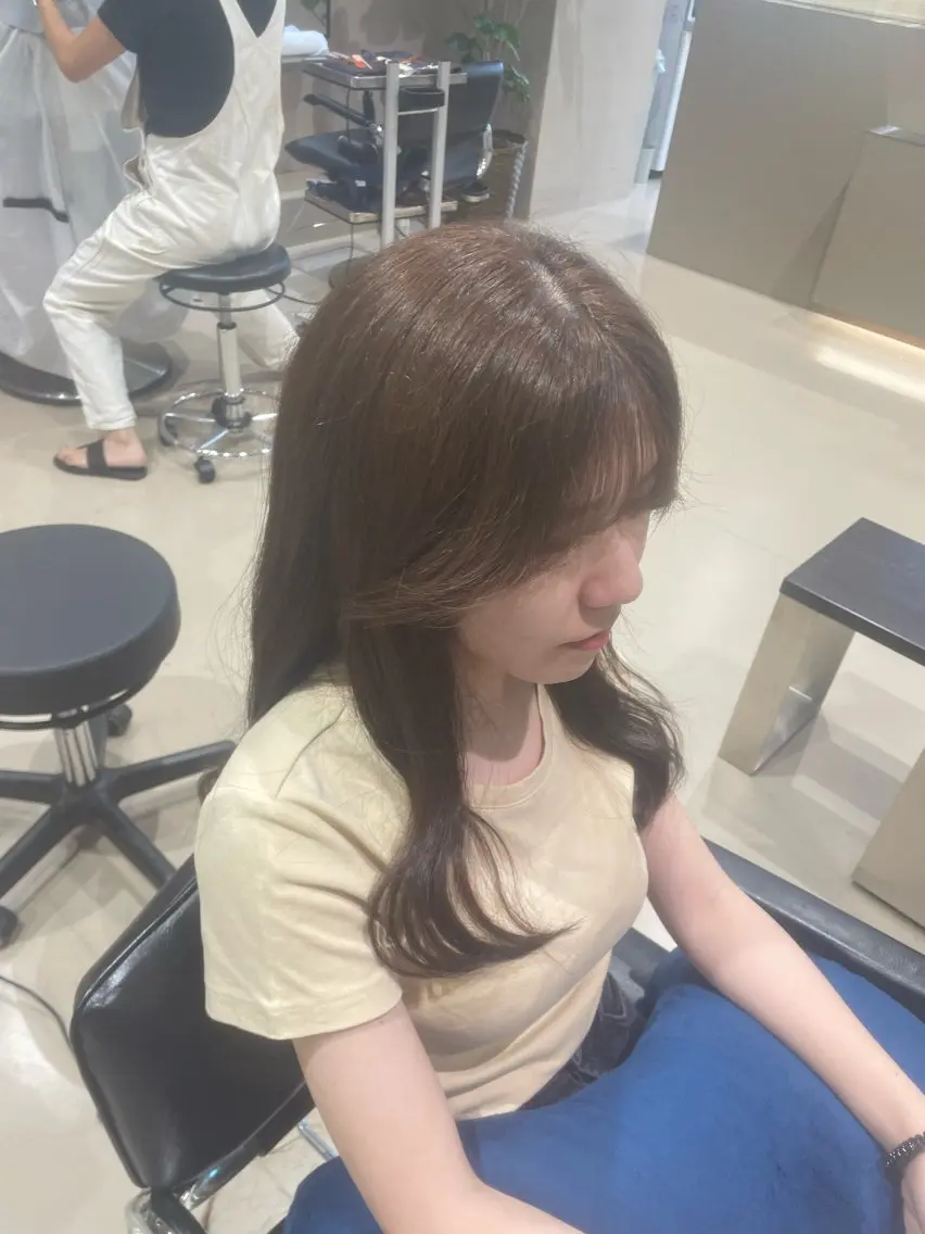 セミロング 顔周りカット 韓国風ヘア サイドバング けいせい/横浜/ カラー、パーマ、縮毛のヘアスタイル